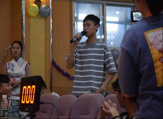 主持人与观众互动