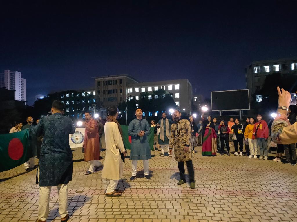 与RAYBET官网中国学生、留学生一起欢