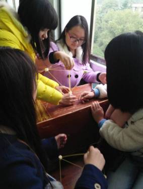 正在认真完成项目的小伙伴